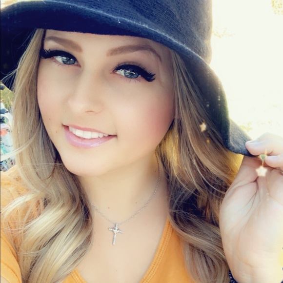 Meet your Posher, Ashley - Picture 14 of 15